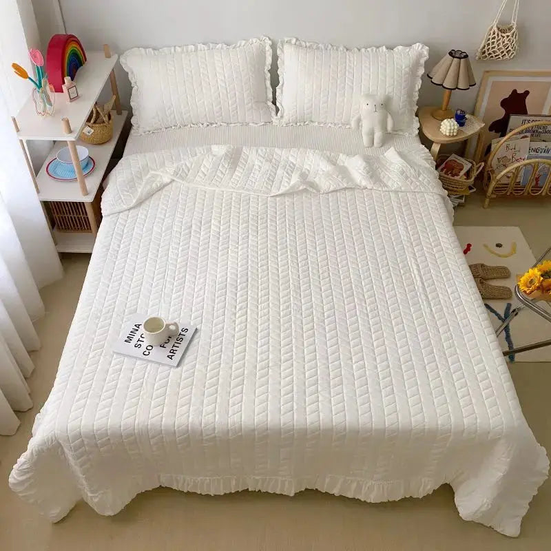 Quilt Set Lightweight Seersucker Ruffled Edges 3-Piece