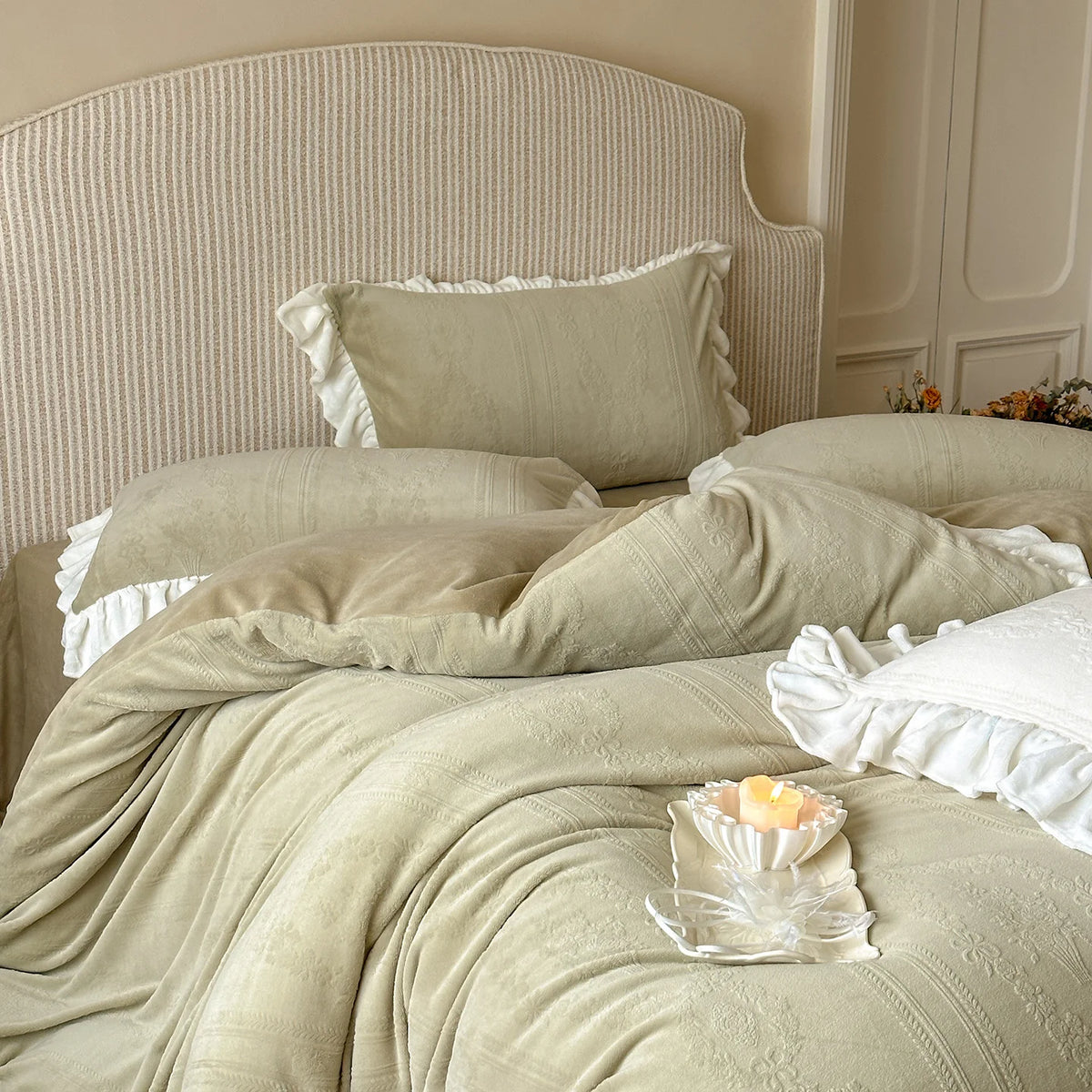 Quilted Bedding Set Medallion Jacquard & Ruffle Trim