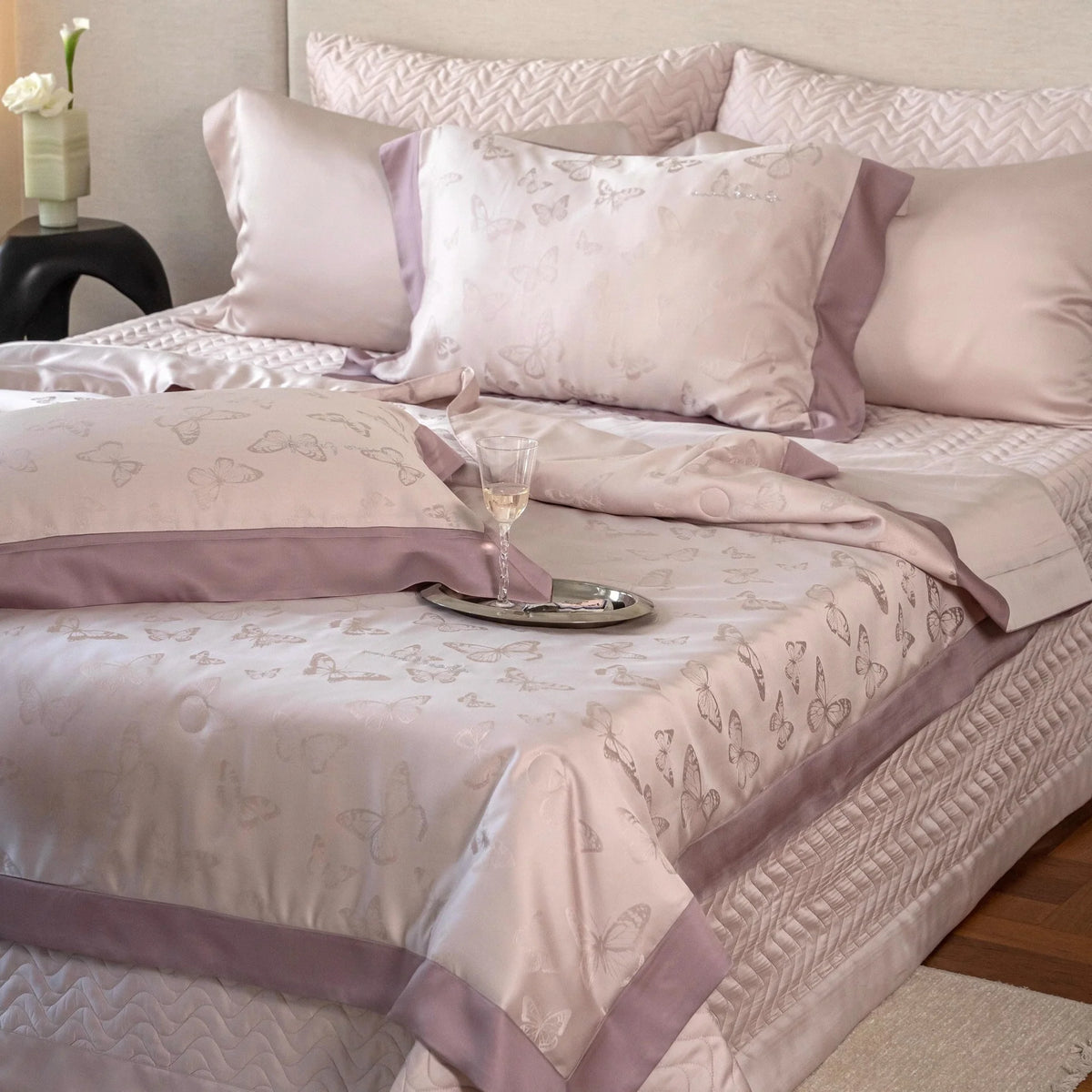 Quilted Bedding Set Satin Finish Embossed Wave Temperature-Regulating