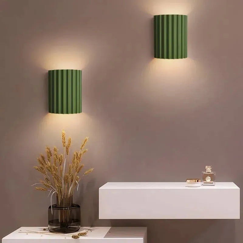 Ruffled Metal & Fabric Wall Sconce (Tricolor Light)