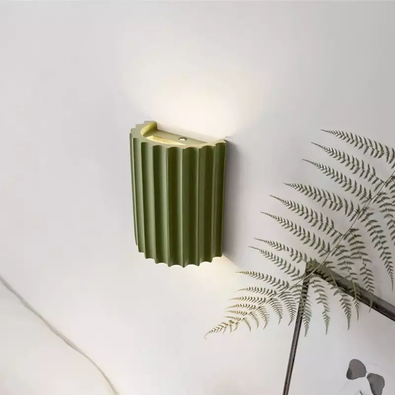Ruffled Metal & Fabric Wall Sconce (Tricolor Light)