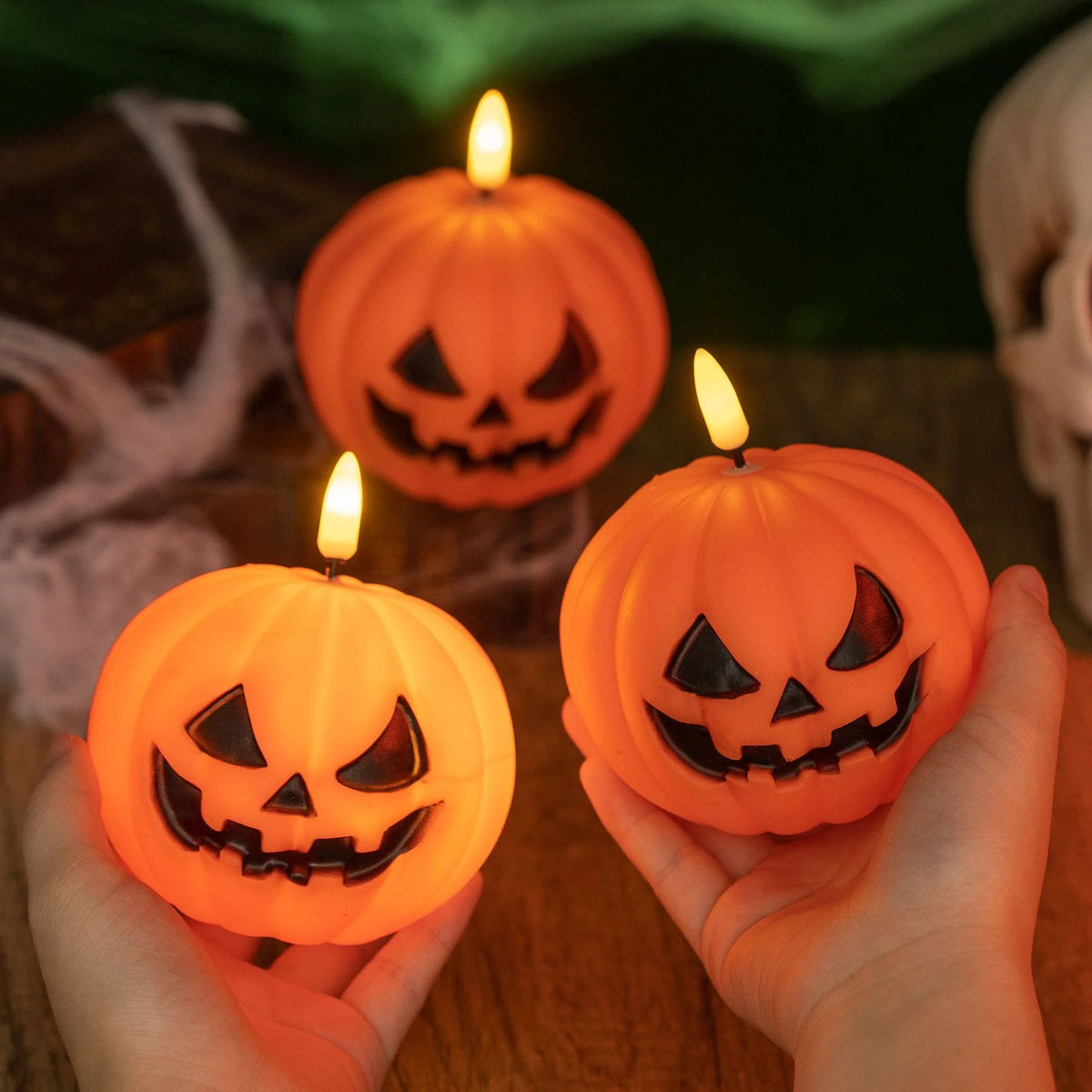 Scented Candle Pumpkin Design Vanilla & Pumpkin Scent 30-Hour Burn