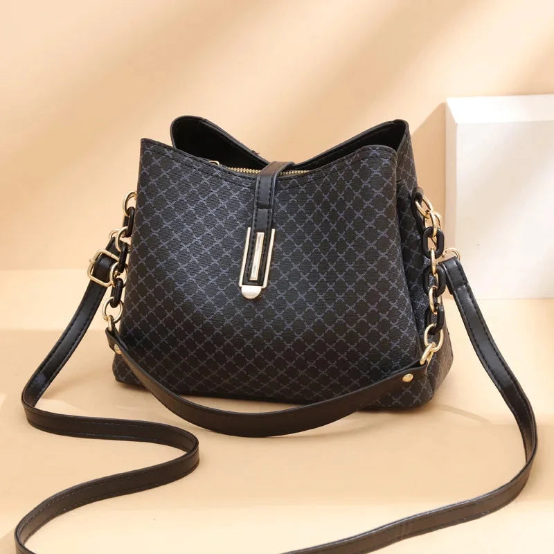 Shoulder Bag Vintage PU Leather & Spacious Interior