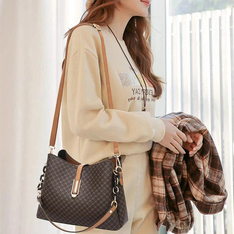 Shoulder Bag Vintage PU Leather & Spacious Interior