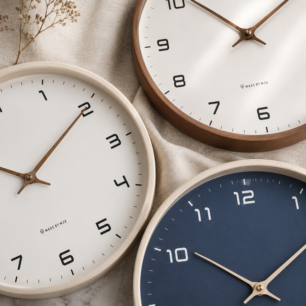 Silent Quartz Minimalist Wall Clock (Two Sizes)