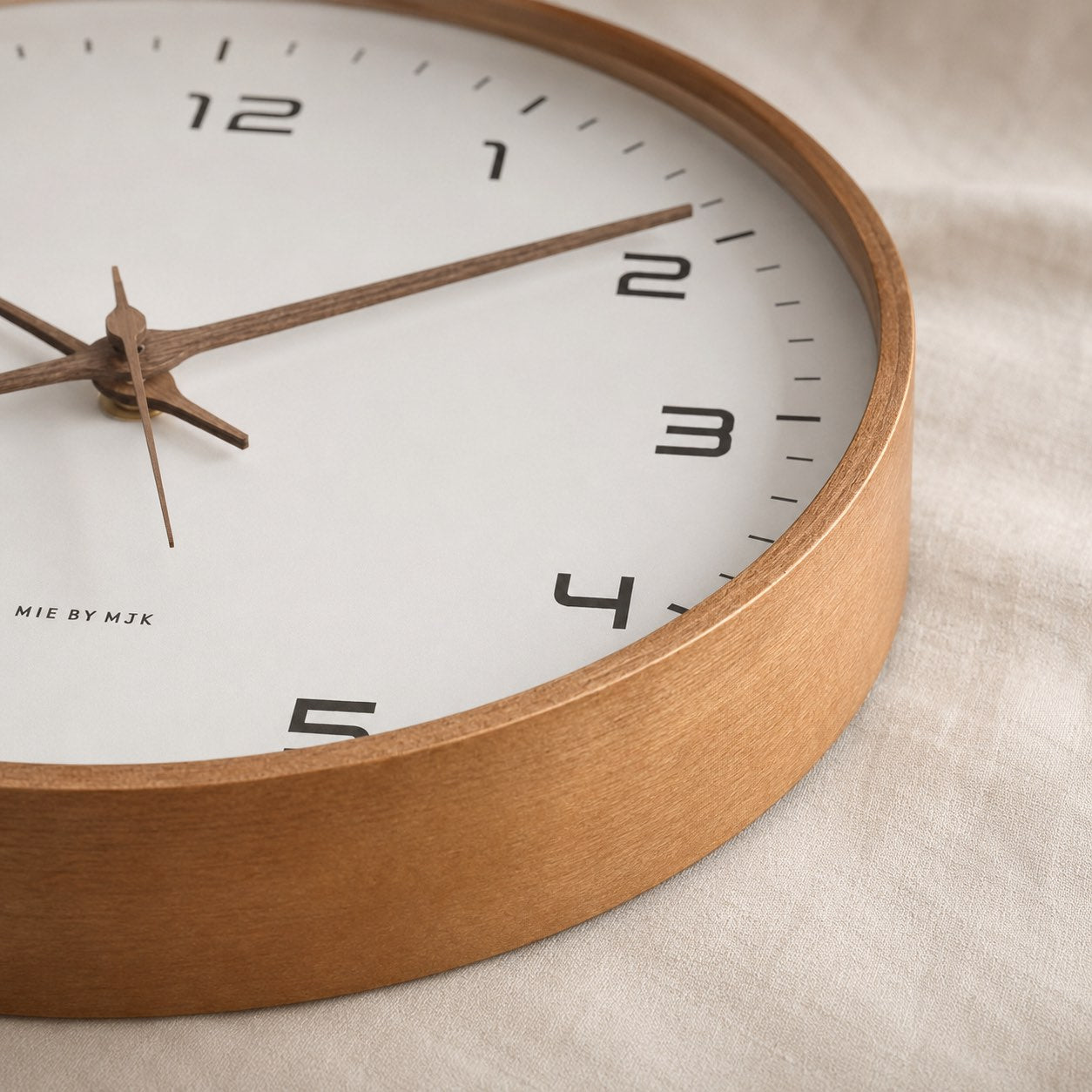 Silent Quartz Minimalist Wall Clock (Two Sizes)