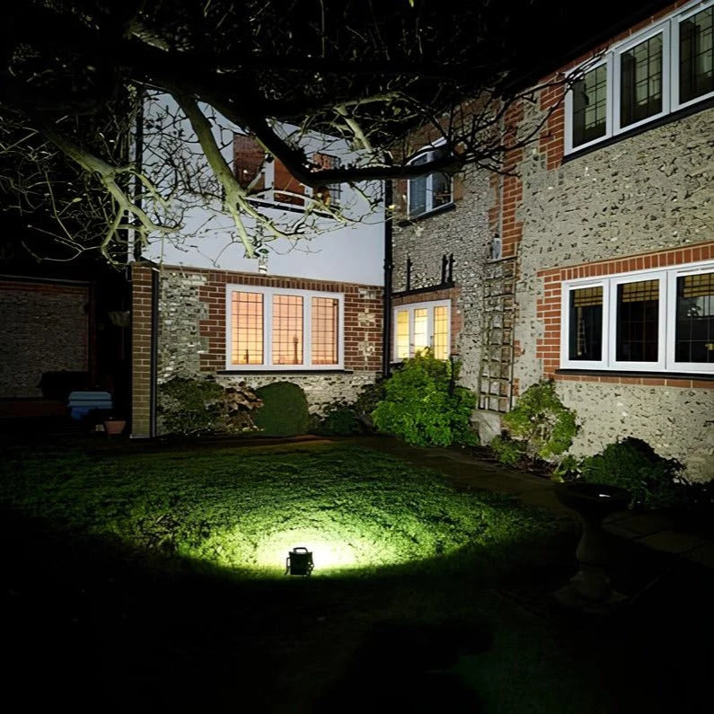Solar Floodlight 2000 Lumens 6000mAh 3 Brightness Levels