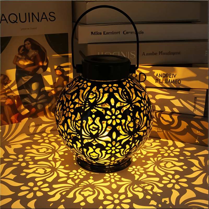 Solar Garden Light Iron Dusk-to-Dawn 50,000-Hour LEDs