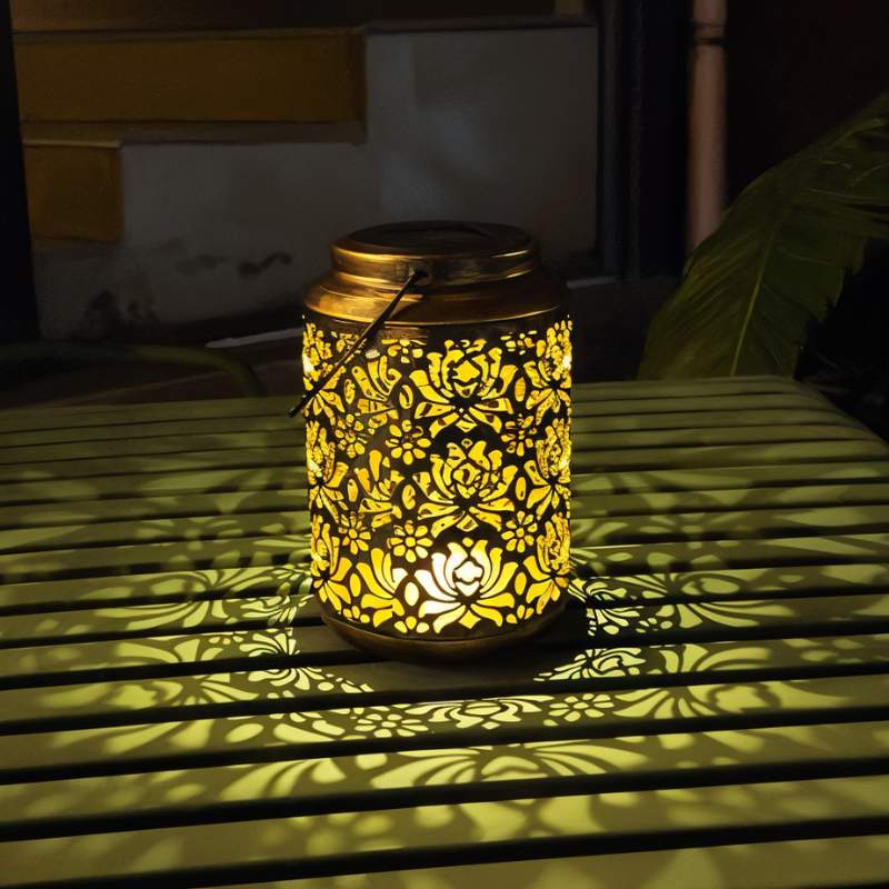 Solar Garden Light Iron Dusk-to-Dawn 50,000-Hour LEDs