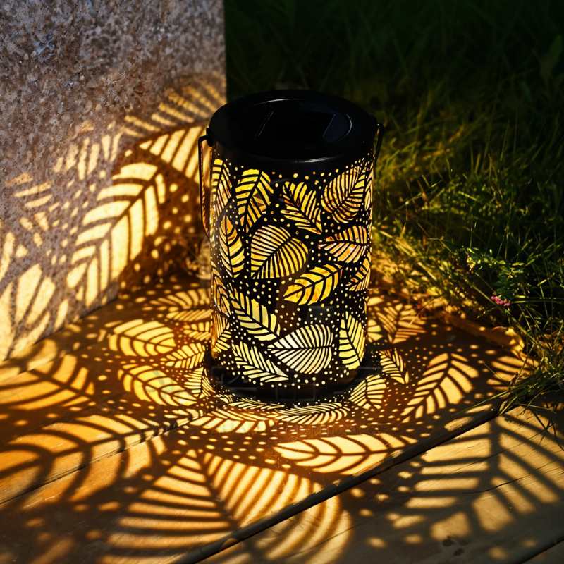 Solar Garden Light Iron Dusk-to-Dawn 50,000-Hour LEDs
