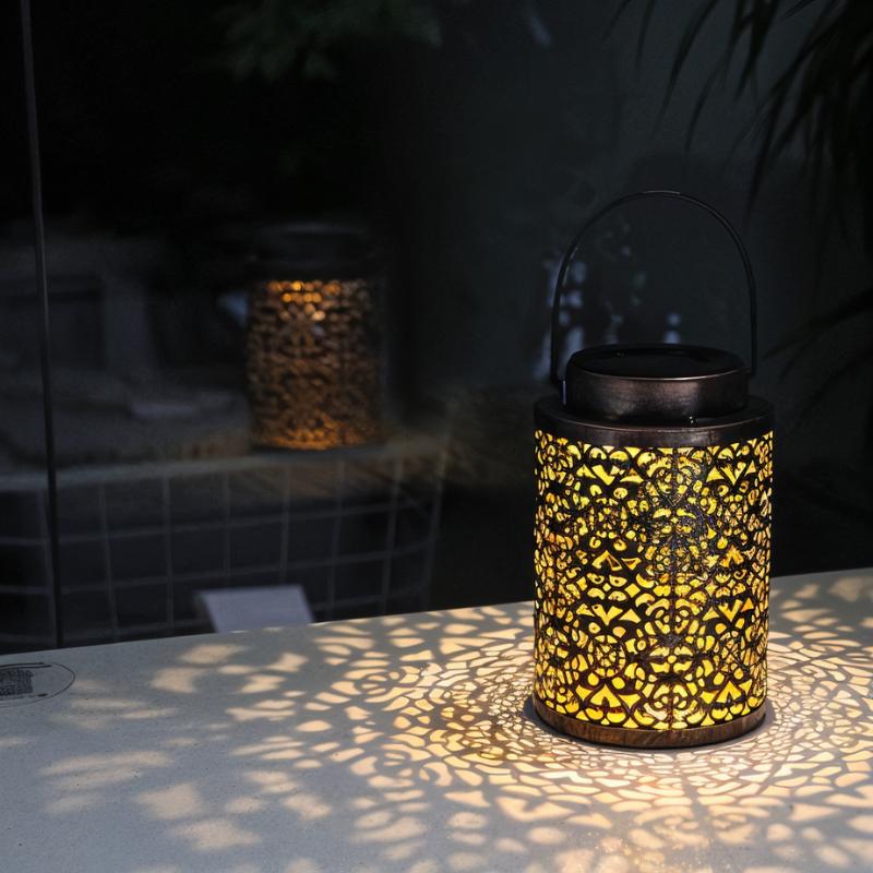 Solar Garden Light Iron Dusk-to-Dawn 50,000-Hour LEDs