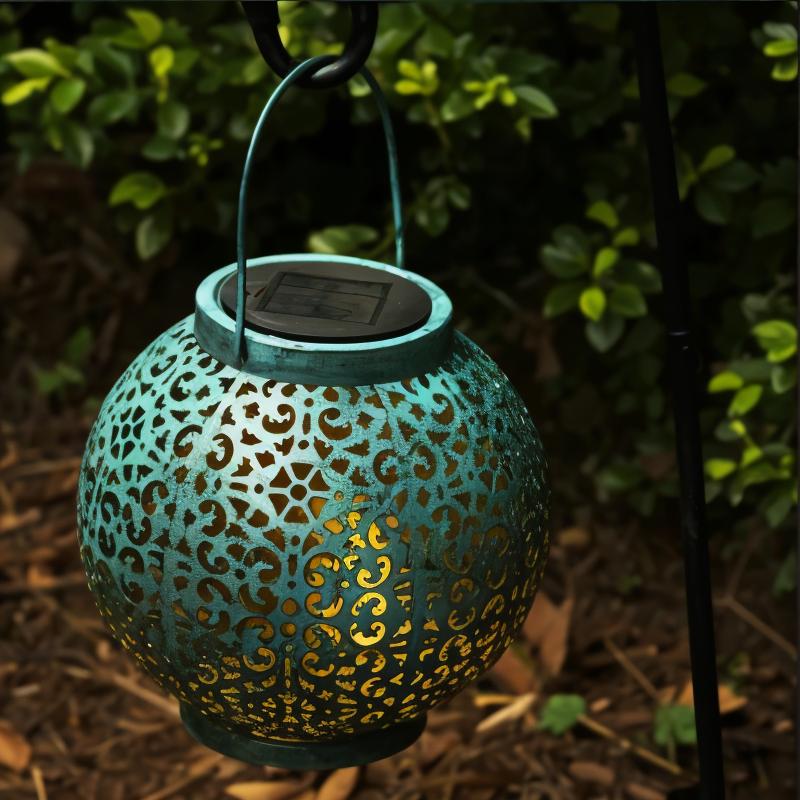 Solar Garden Light Iron Dusk-to-Dawn 50,000-Hour LEDs