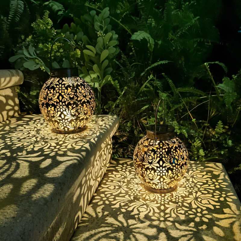 Solar Garden Light Iron Dusk-to-Dawn 50,000-Hour LEDs