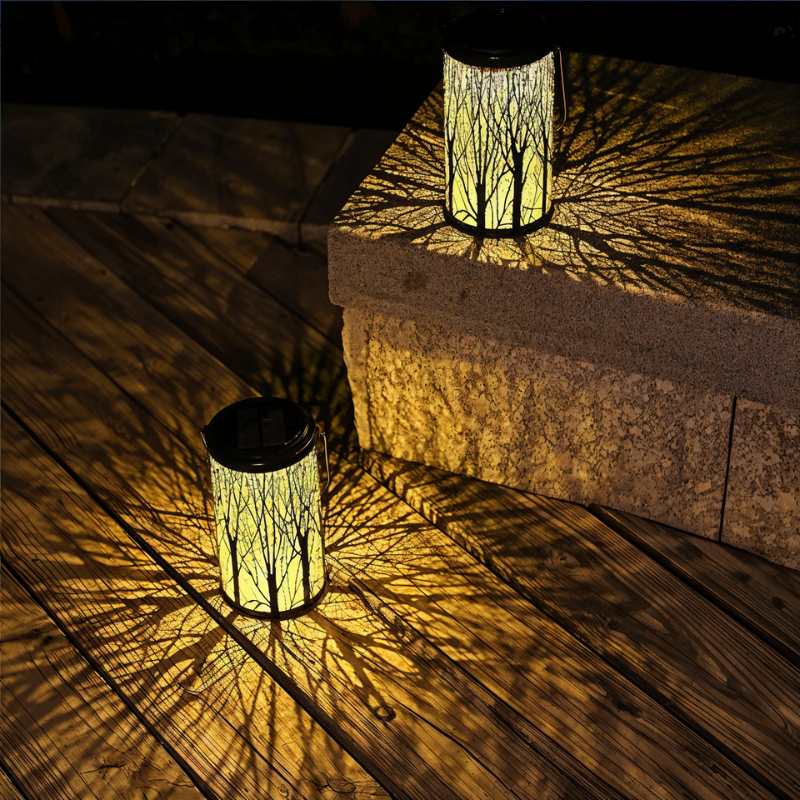 Solar Garden Light Iron Dusk-to-Dawn 50,000-Hour LEDs