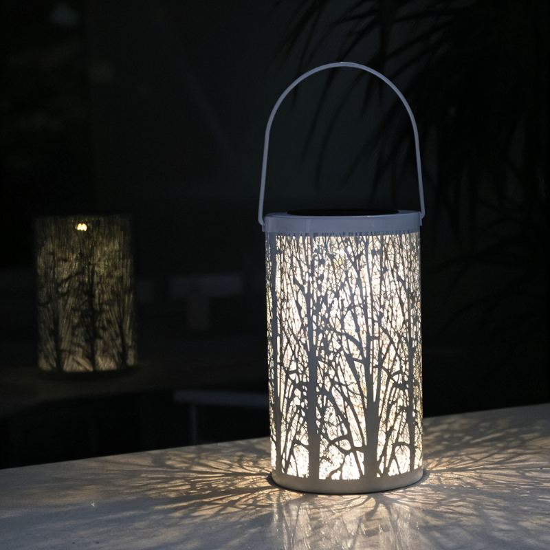 Solar Garden Light Iron Dusk-to-Dawn 50,000-Hour LEDs