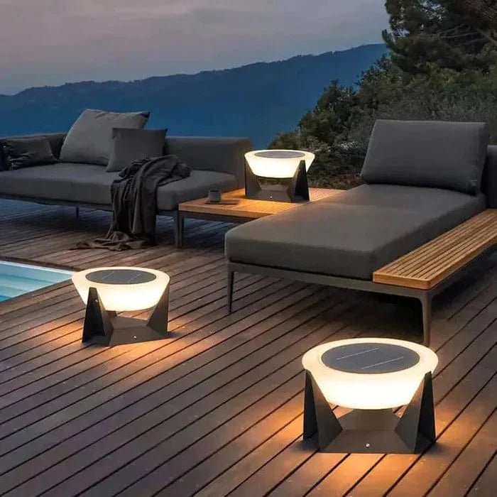 Solar-Powered Cool White IP65 Garden Spotlight