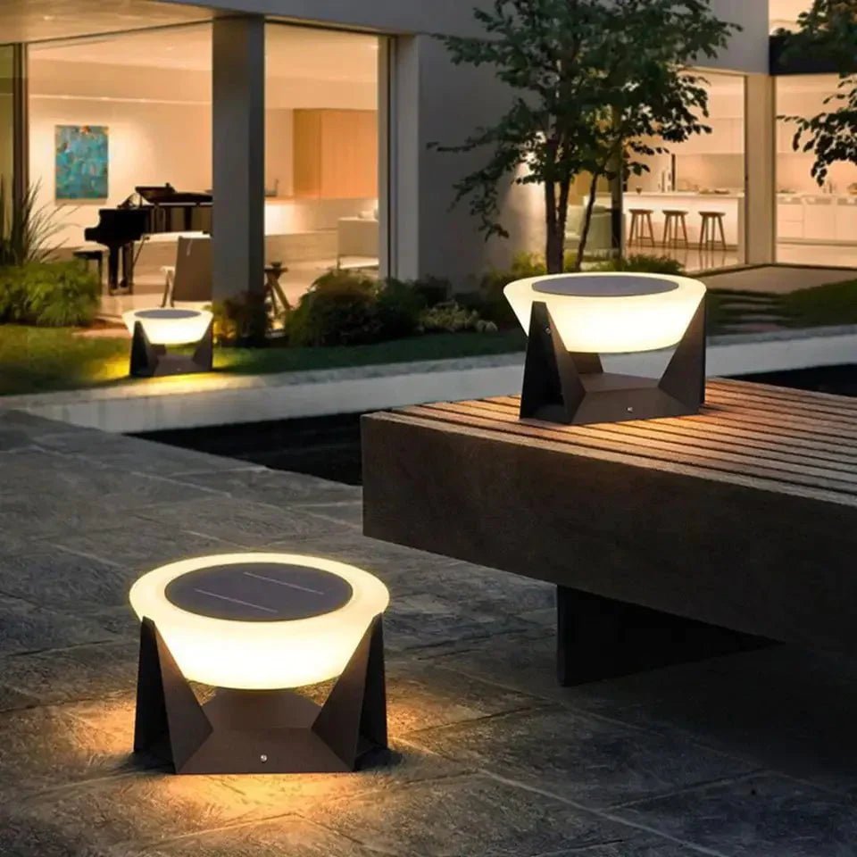 Solar-Powered Cool White IP65 Garden Spotlight