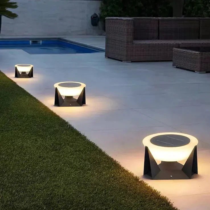 Solar-Powered Cool White IP65 Garden Spotlight