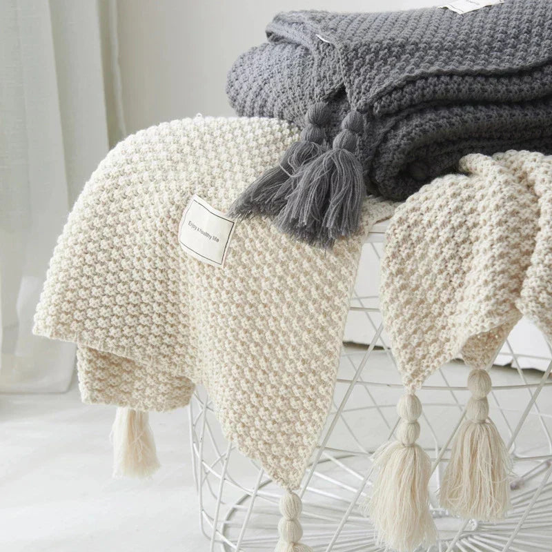 Throw Blanket 100% Wool Temperature-Regulating Tassels & Bobbles