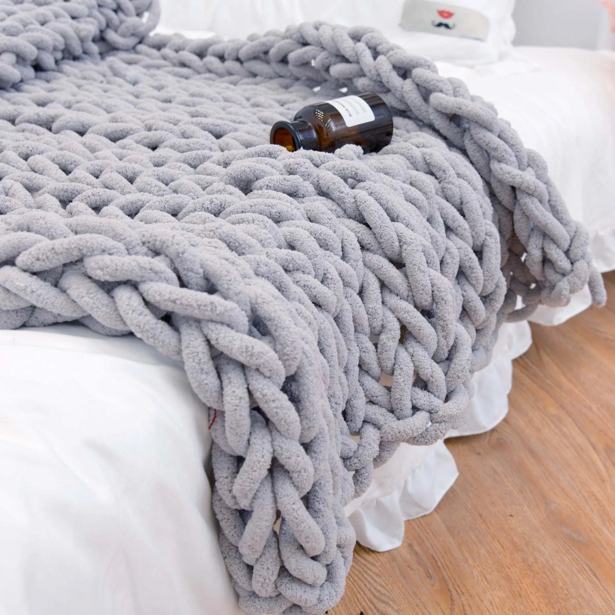 Throw Blanket Chunky Cable Knit Ultrasoft Chenille Machine Washable