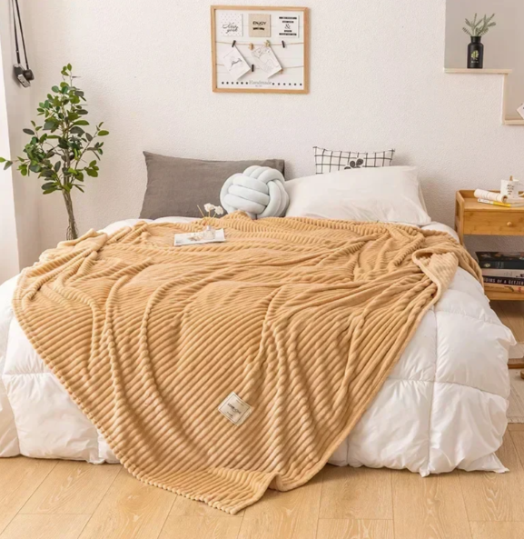 Throw Blanket Flannel Ultra-Soft & Breathable Machine Washable