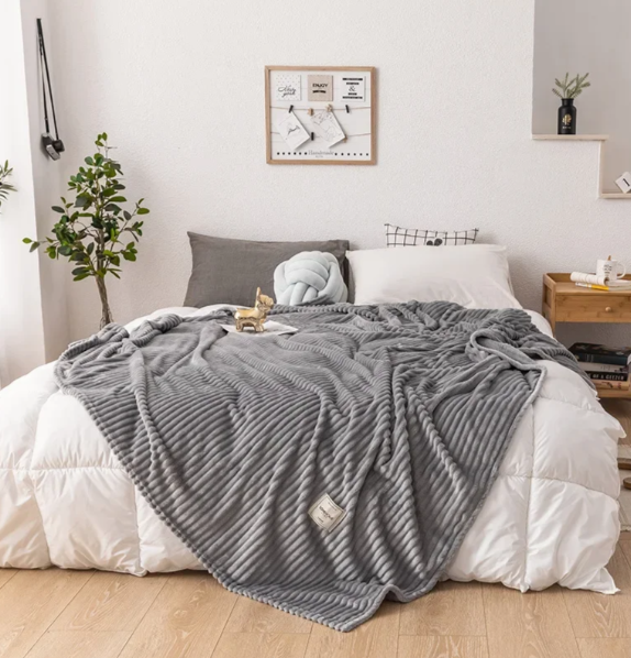 Throw Blanket Flannel Ultra-Soft & Breathable Machine Washable