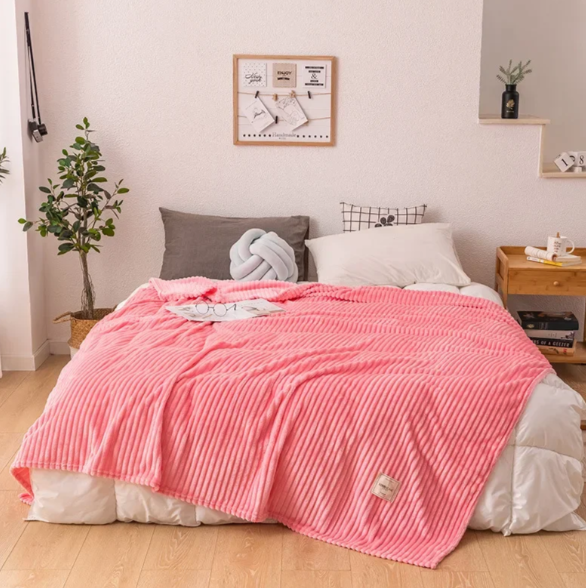 Throw Blanket Flannel Ultra-Soft & Breathable Machine Washable