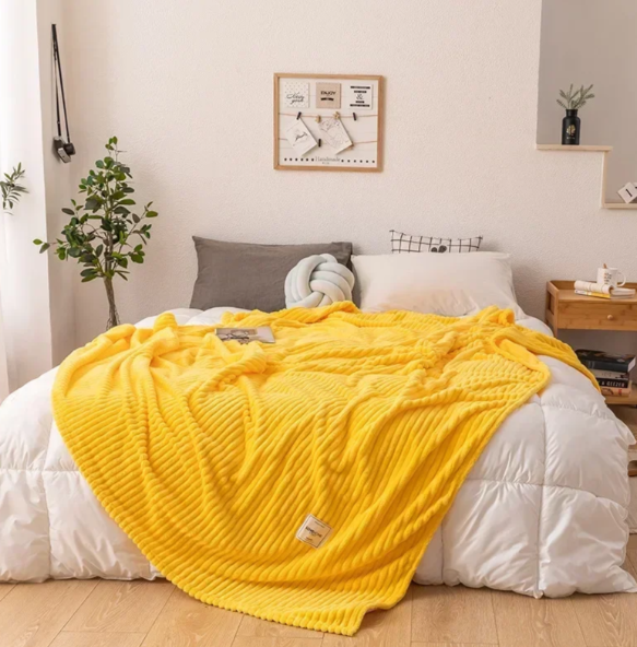 Throw Blanket Flannel Ultra-Soft & Breathable Machine Washable