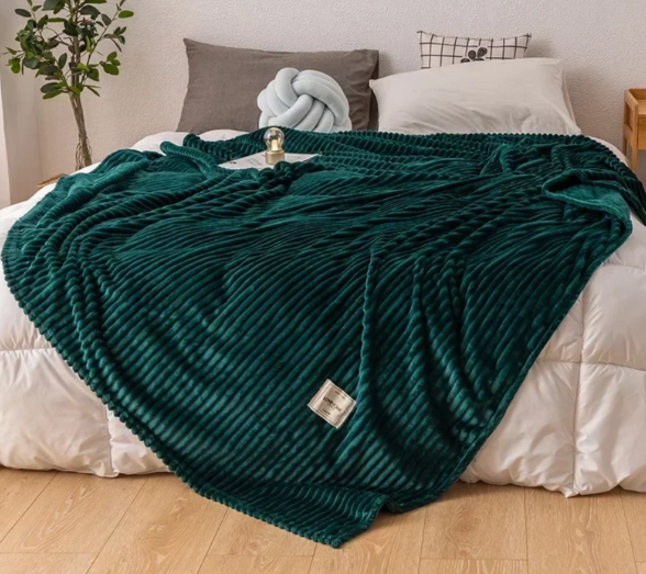 Throw Blanket Flannel Ultra-Soft & Breathable Machine Washable