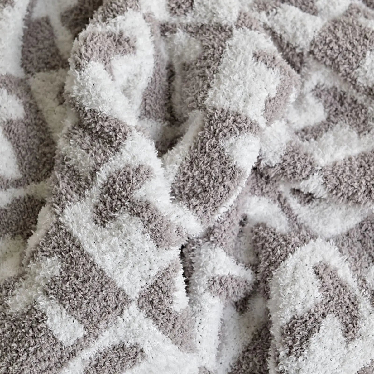 Throw Blanket Microfiber Checkerboard Jacquard & Anti-Pilling