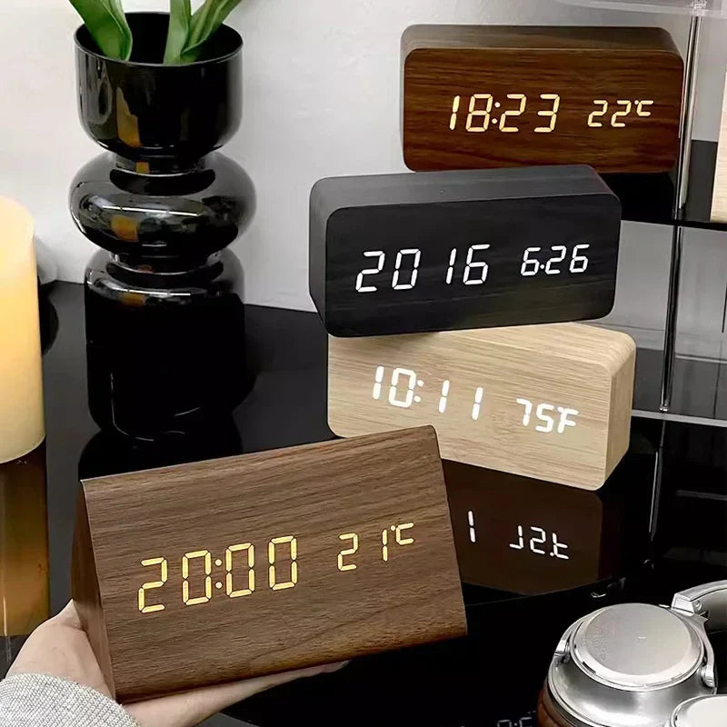Voice-Control LED Alarm Clock (Temperature Display)