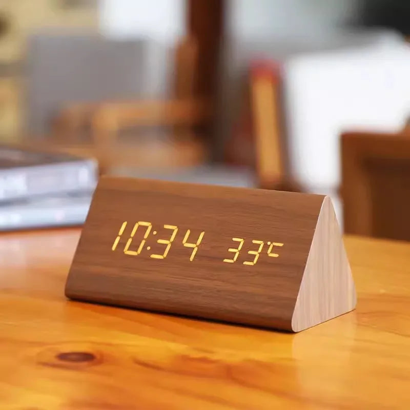 Voice-Control LED Alarm Clock (Temperature Display)