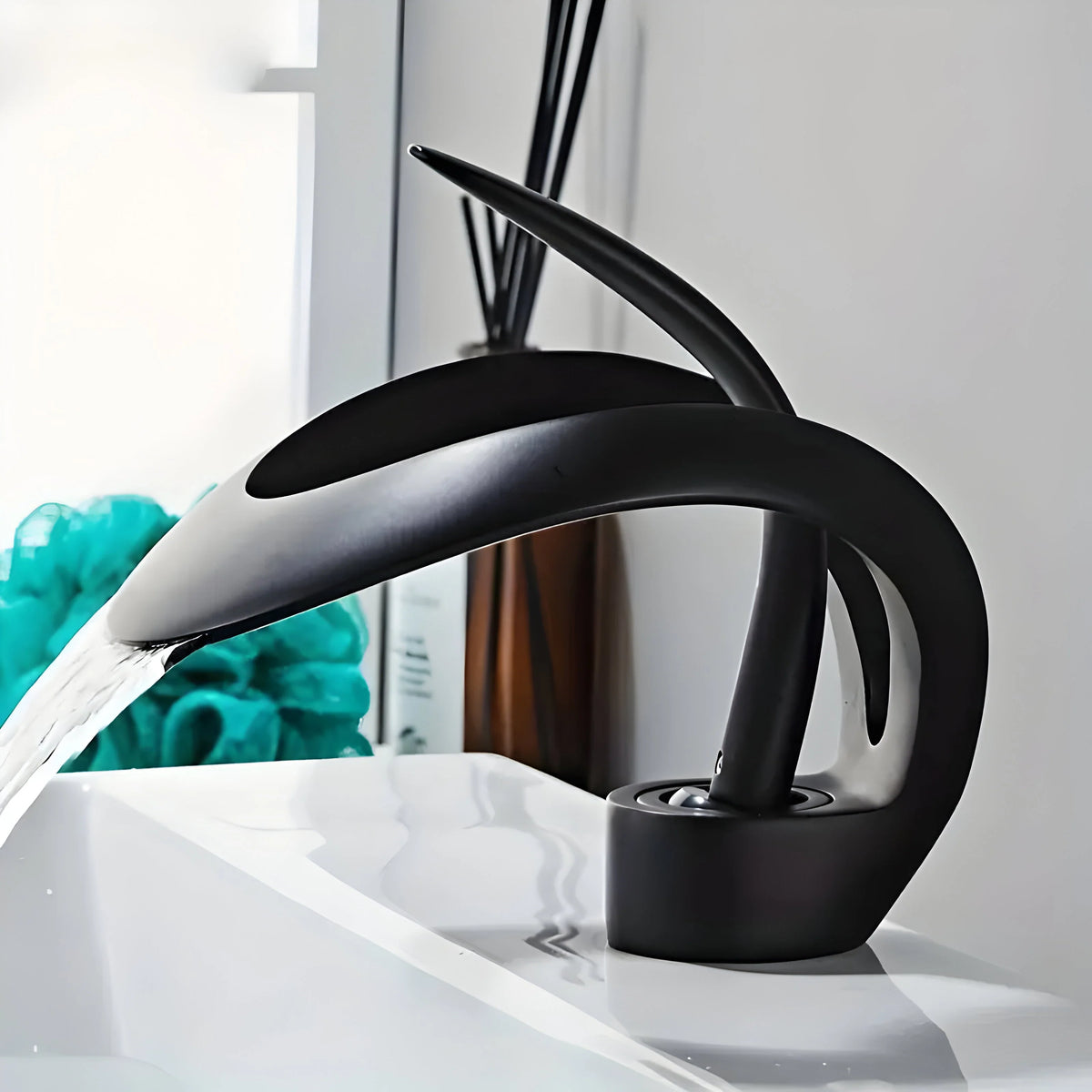 Washbasin Faucet Waterfall Spout Solid Brass Single-Handle