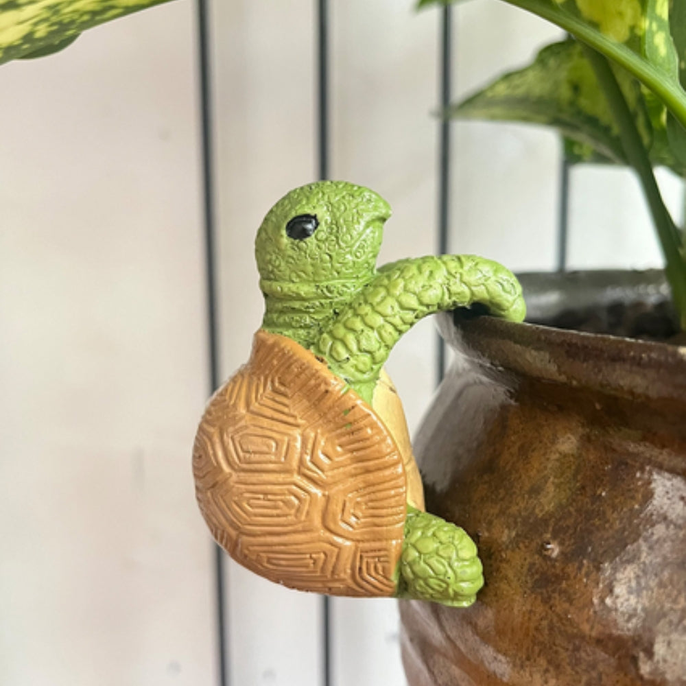 Weather-Resistant Resin Climbing Turtle Pot Hanger