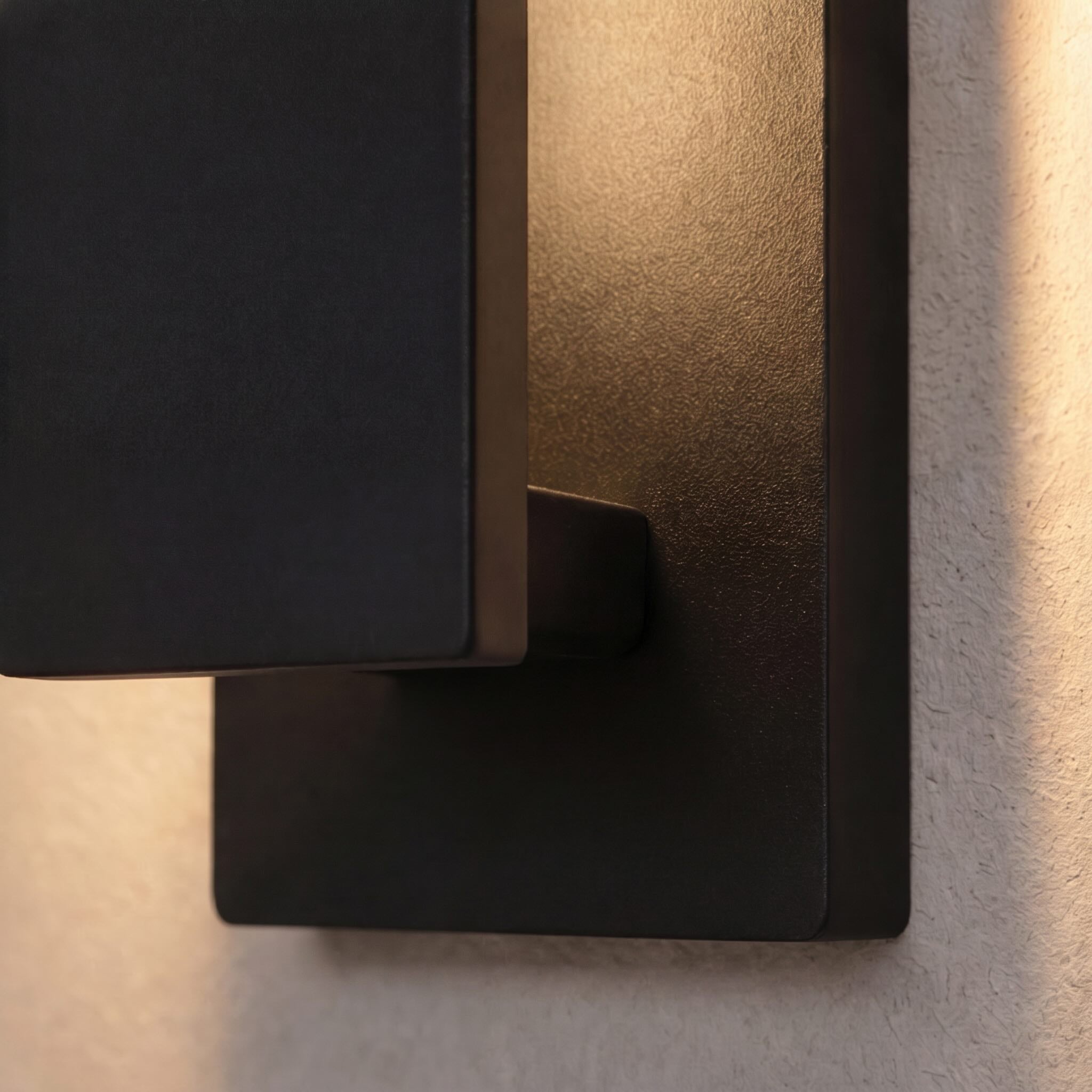 Weatherproof Aluminum Energy-Efficient LED Outdoor Wall Light (Hardwired)