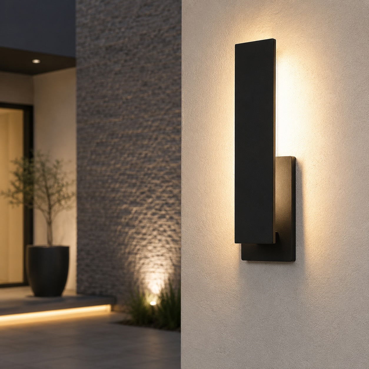 Weatherproof Aluminum Energy-Efficient LED Outdoor Wall Light (Hardwired)