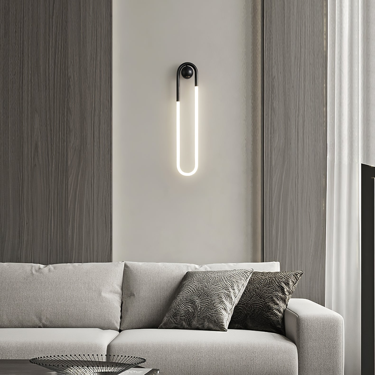 Minimalist Wall Lamp in Brass and Black – Modern LED Lighting