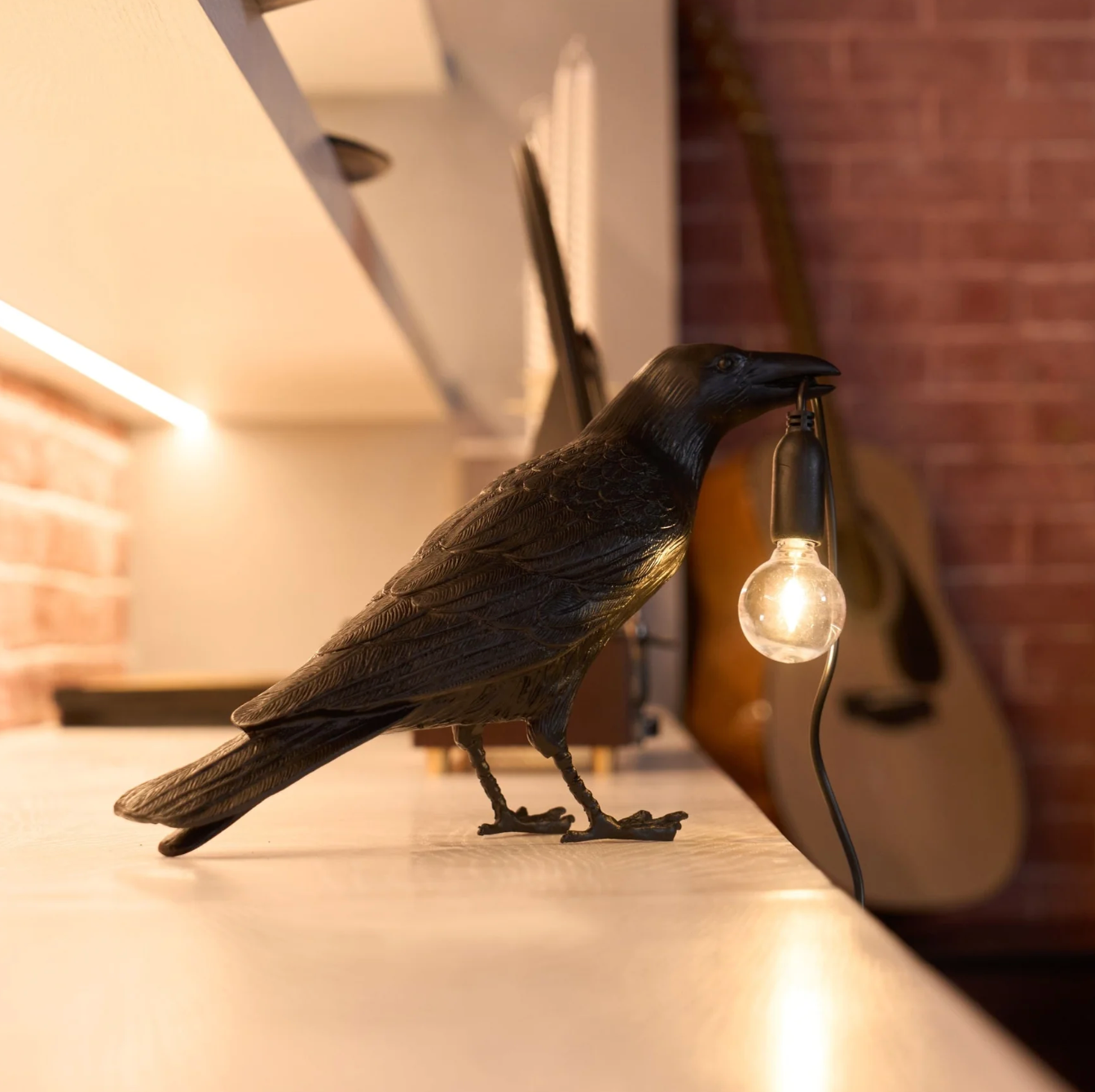 Modern Desk Lamp with Bird Design – Decorative Raven Light