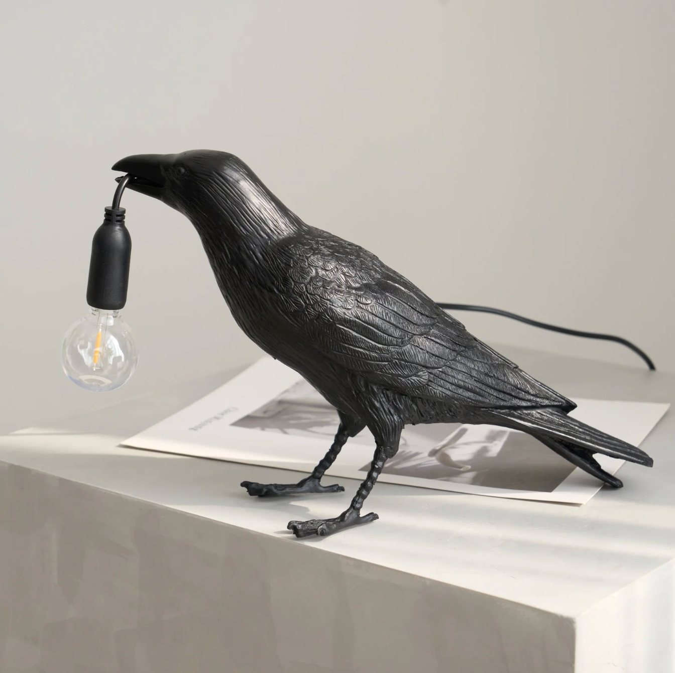 Modern Desk Lamp with Bird Design – Decorative Raven Light