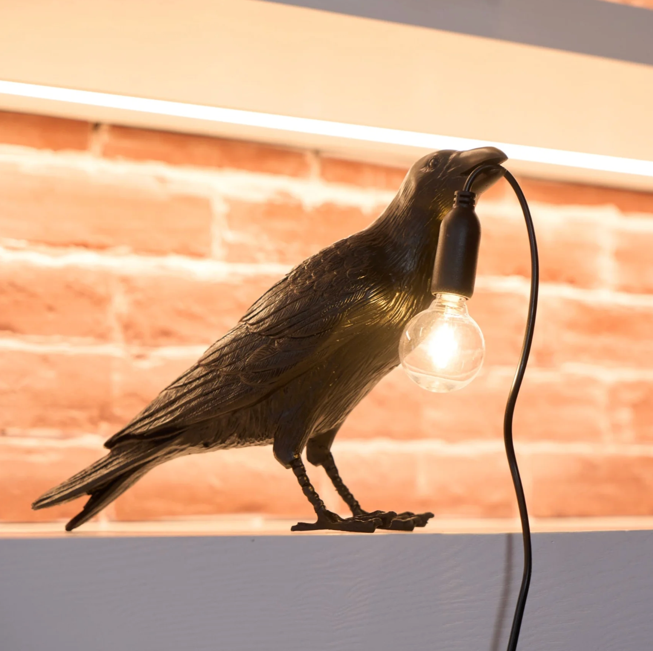 Modern Desk Lamp with Bird Design – Decorative Raven Light