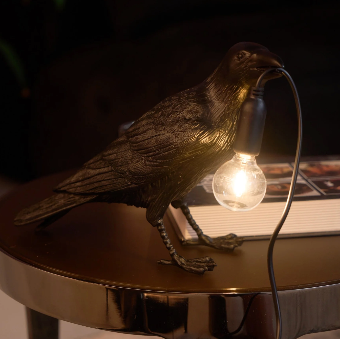 Modern Desk Lamp with Bird Design – Decorative Raven Light