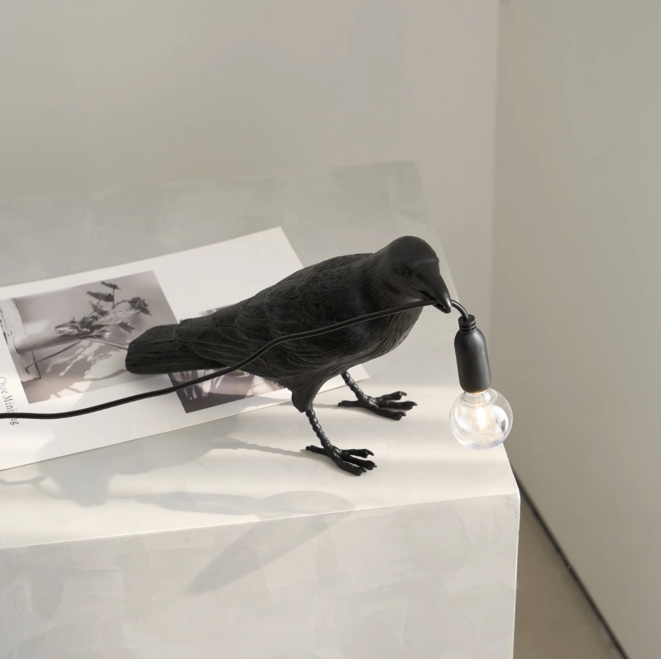 Modern Desk Lamp with Bird Design – Decorative Raven Light