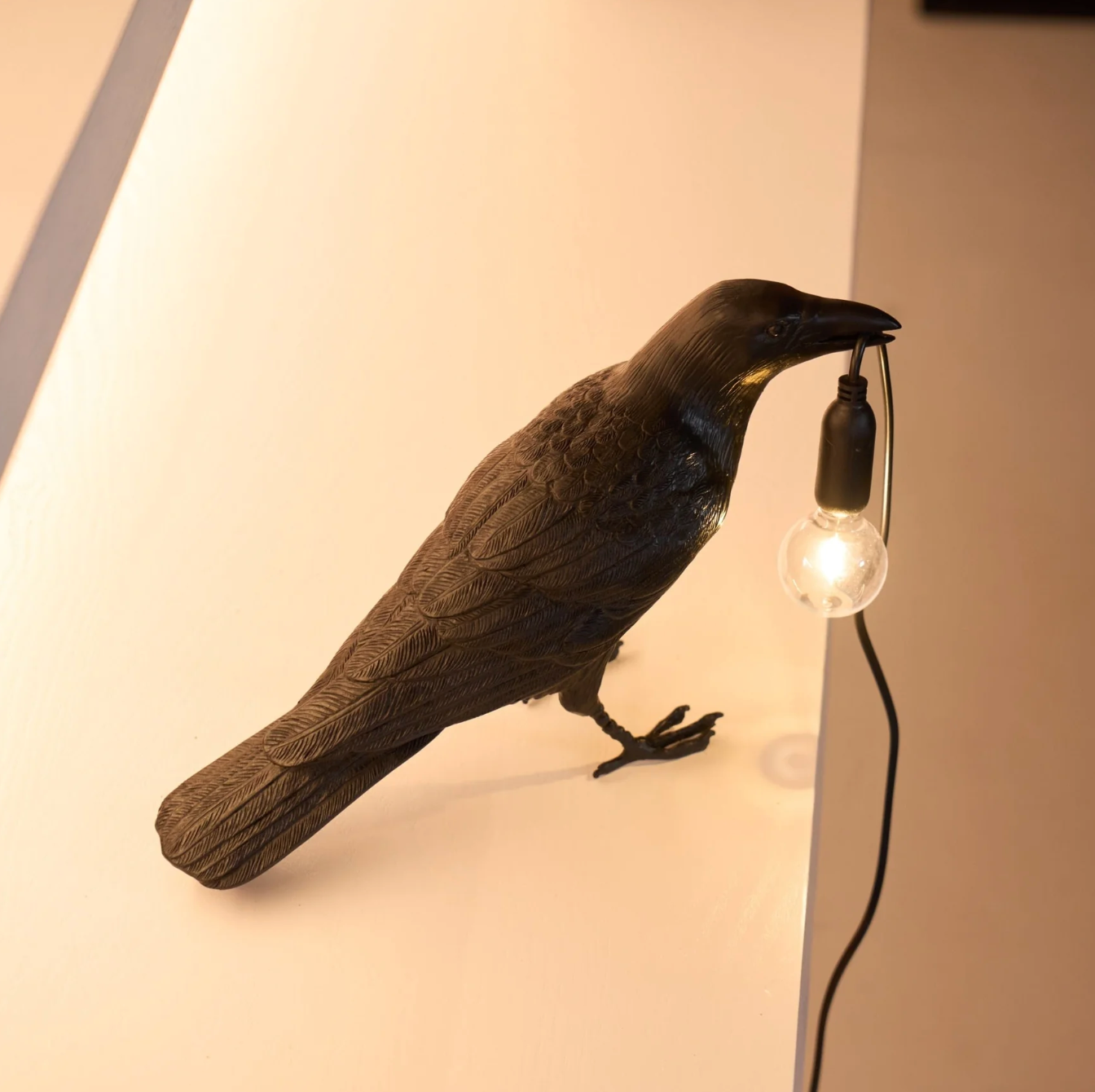 Modern Desk Lamp with Bird Design – Decorative Raven Light