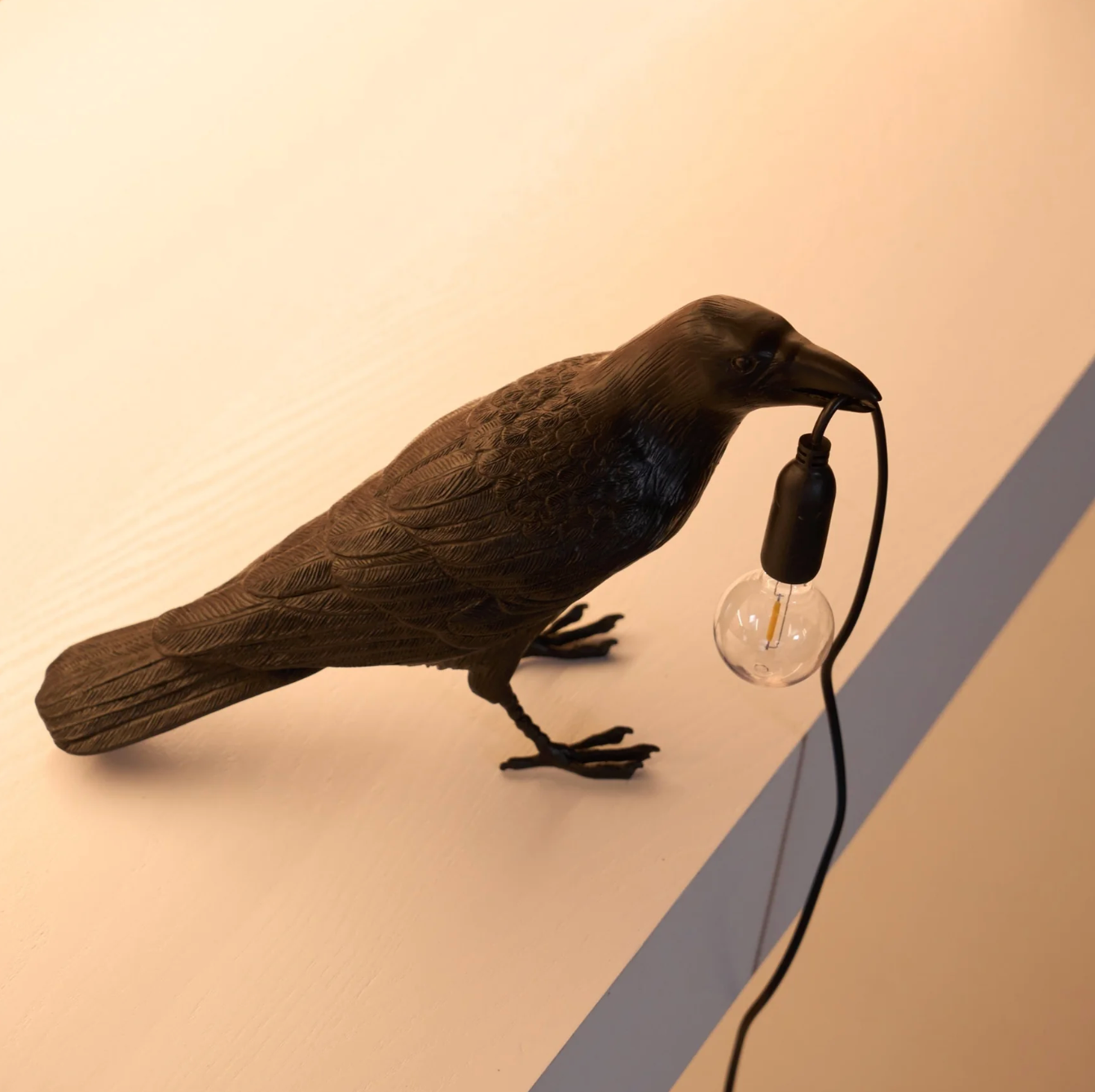 Modern Desk Lamp with Bird Design – Decorative Raven Light