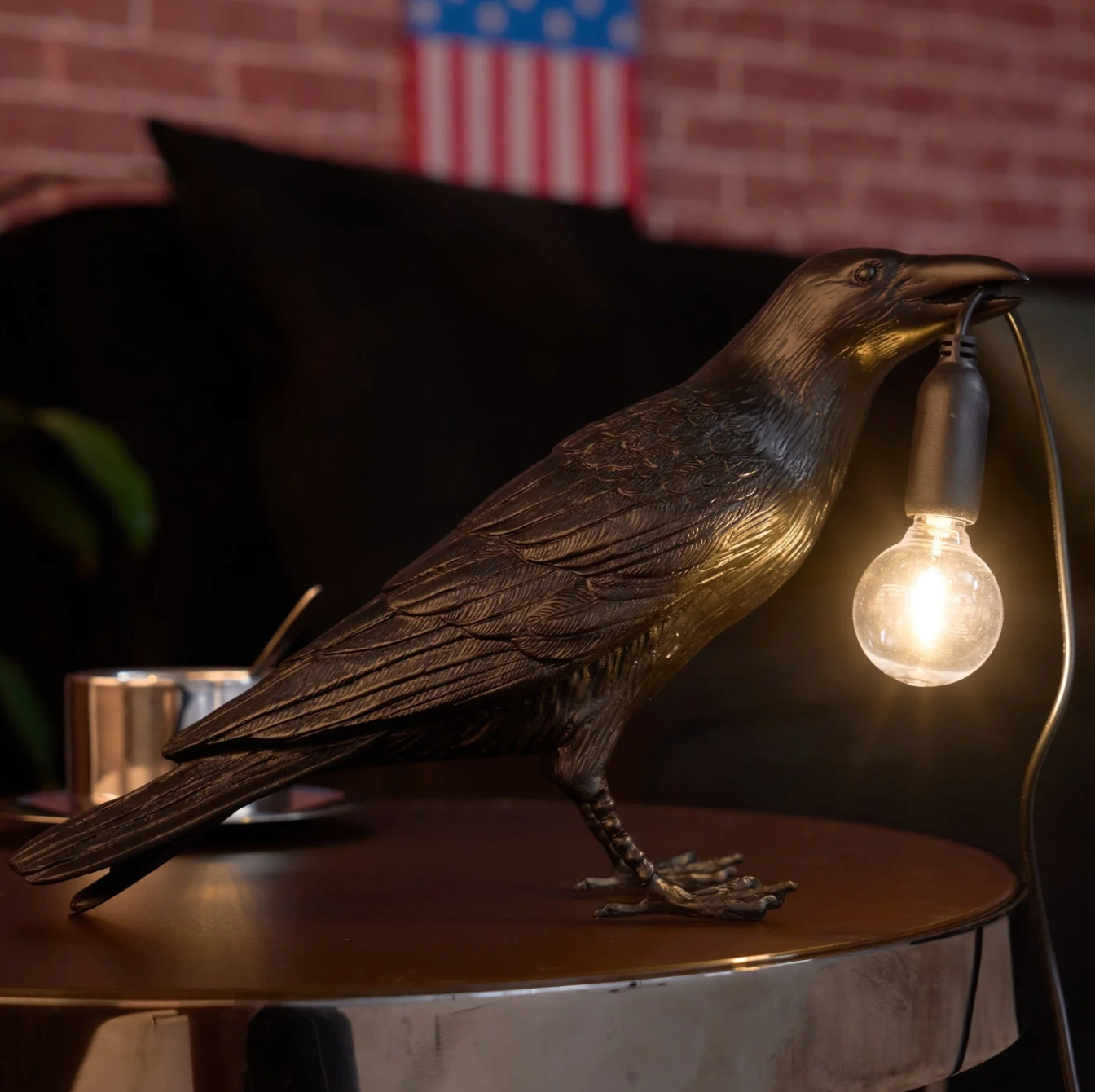 Modern Desk Lamp with Bird Design – Decorative Raven Light