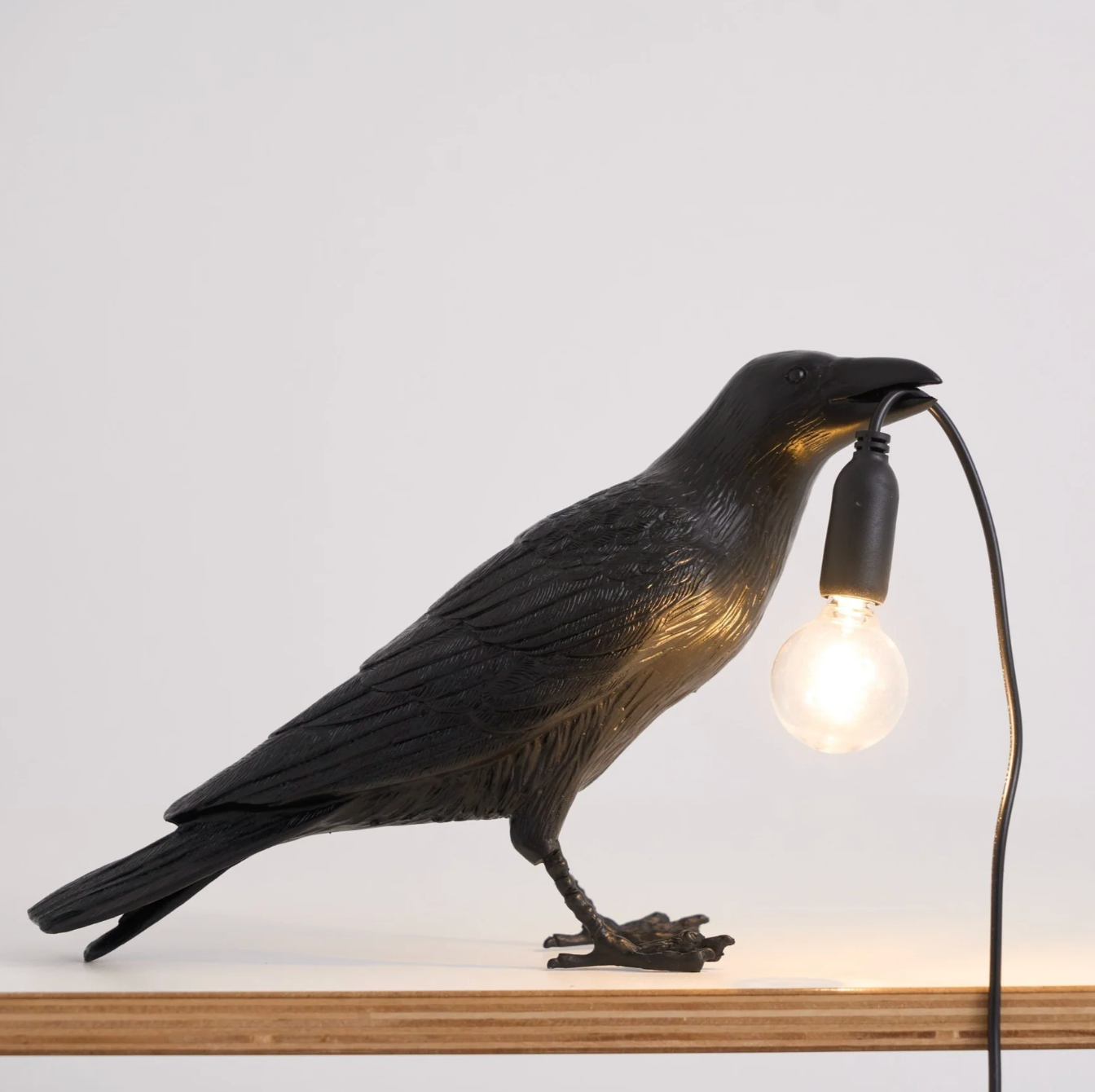 Modern Desk Lamp with Bird Design – Decorative Raven Light