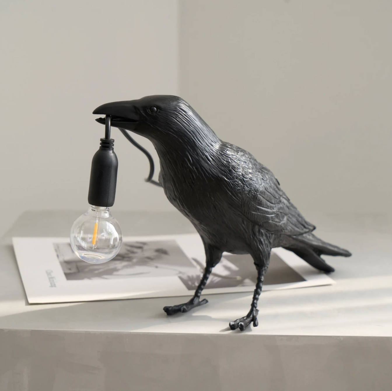 Modern Desk Lamp with Bird Design – Decorative Raven Light