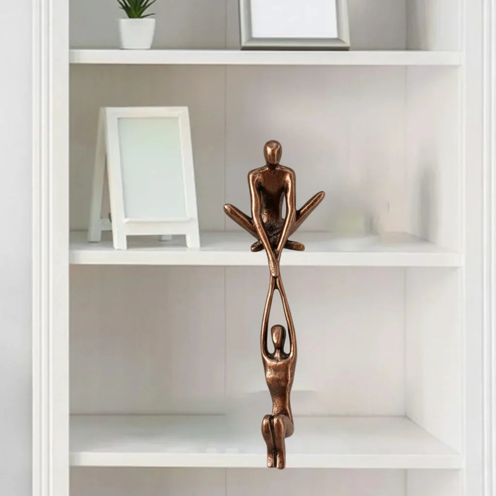 Decorative Resin Sculpture of Romantic Couple for Wall Art