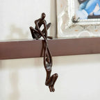 Decorative Resin Sculpture of Romantic Couple for Wall Art