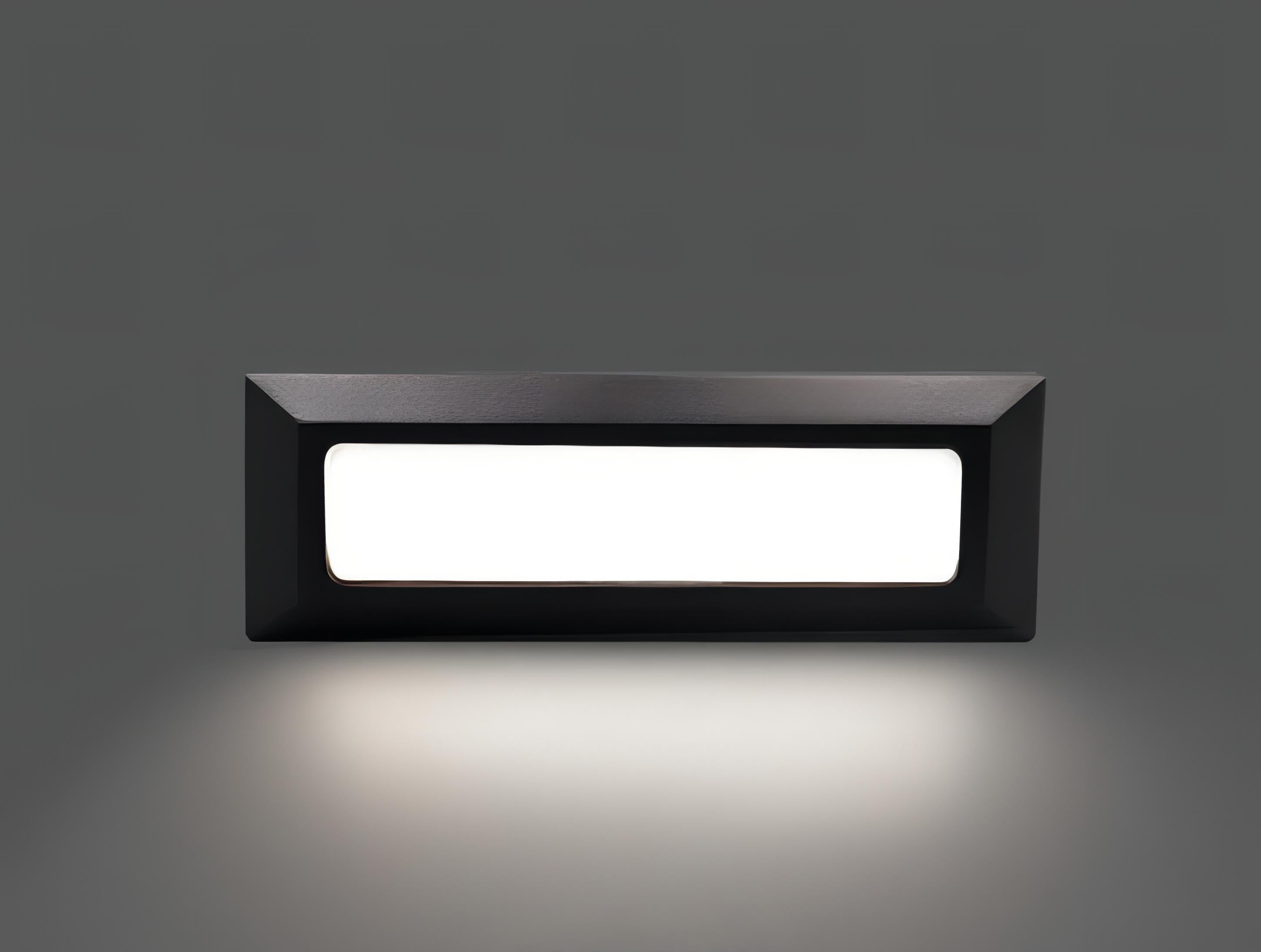 Rectangular Wall-Mounted Outdoor LED Step Lighting Fixture